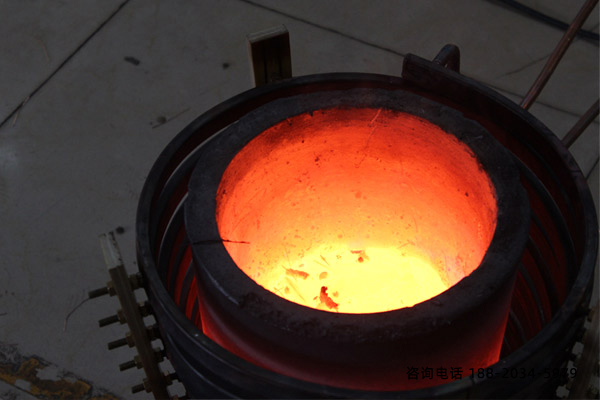 15中頻熔煉爐現場 15中頻熔煉爐現場